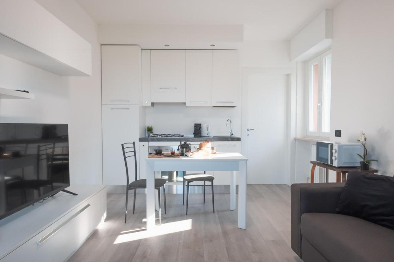 By The Lake Apartments - Smart Десенцано дел Гарда Екстериор снимка