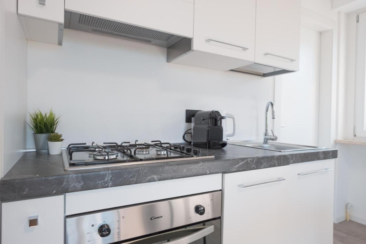 By The Lake Apartments - Smart Десенцано дел Гарда Екстериор снимка