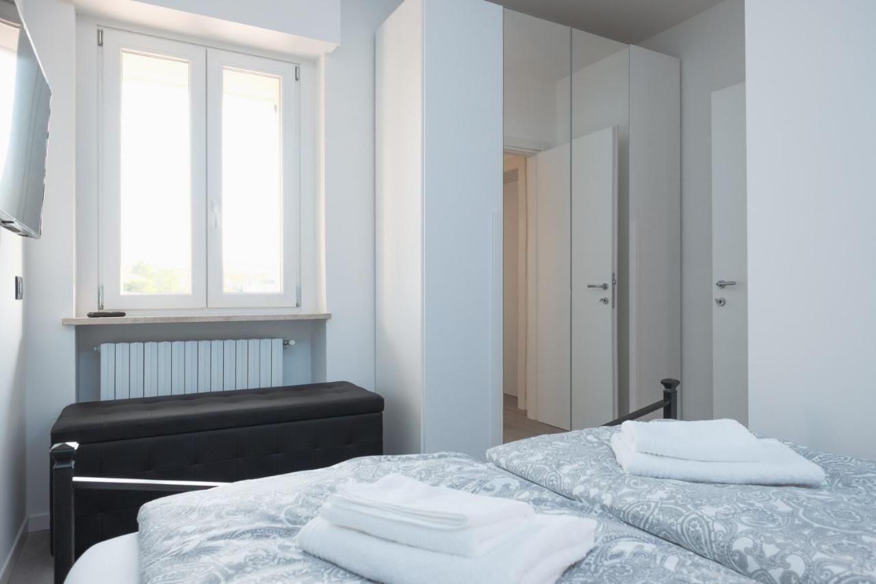 By The Lake Apartments - Smart Десенцано дел Гарда Екстериор снимка